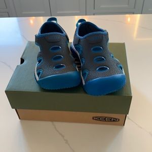 Keen little boy size 11 Stingray waterproof sandal